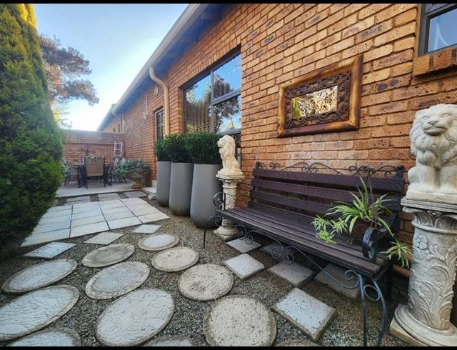 3 BEDROOM SIMPLEX FOR SALE IN NEW REDRUTH